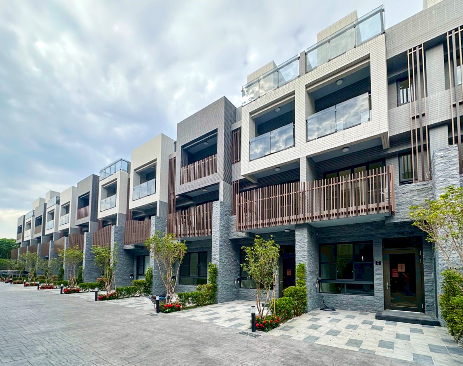 城悅建設-草厚森